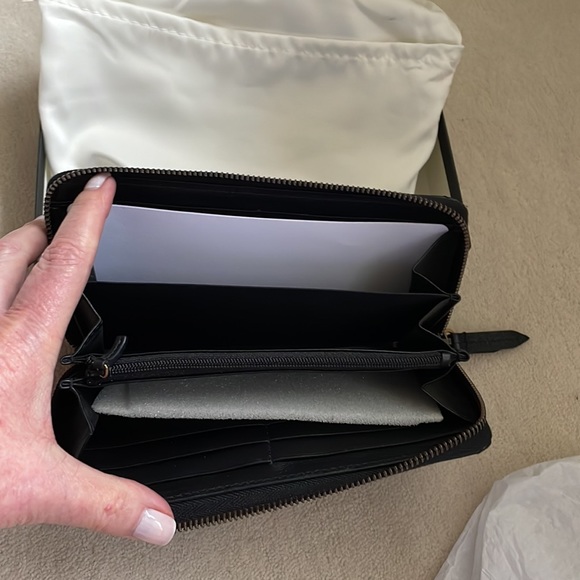 GUCCI MARMONT all around top zip wallet. - Picture 7 of 16